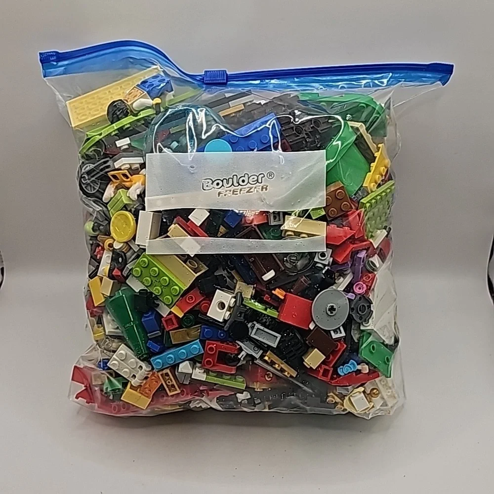 Legos I gallon bag of random pieces